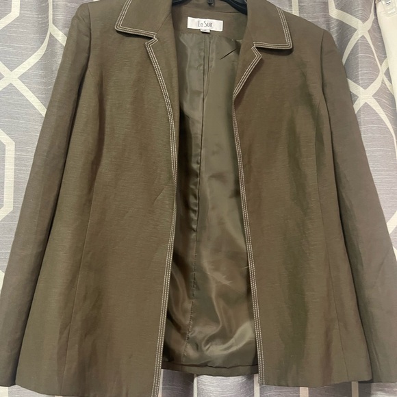 Le Suit Olive Green and White Pantsuit - Picture 14 of 16